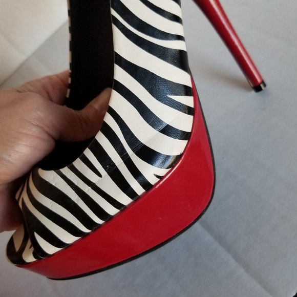 Bamboo zebra print 5" Platform Stilettos - Picture 12 of 15